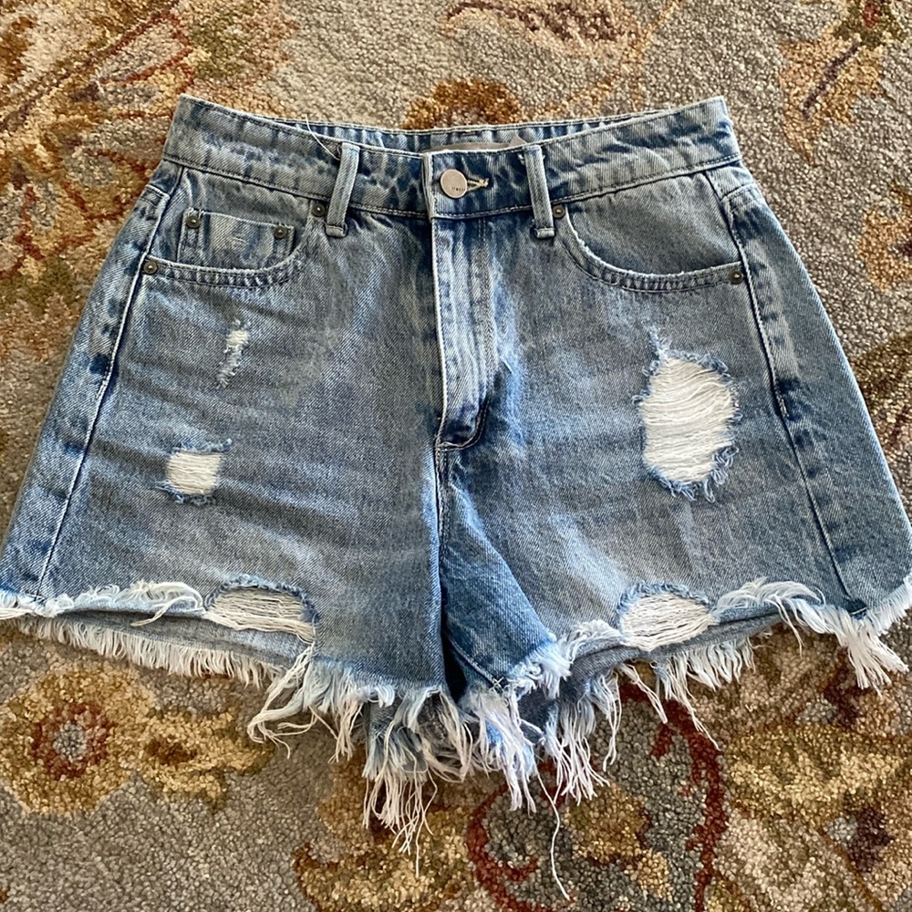 ⭐️ LIKE NEW ⭐️ tractr denim shorts, size 0/25